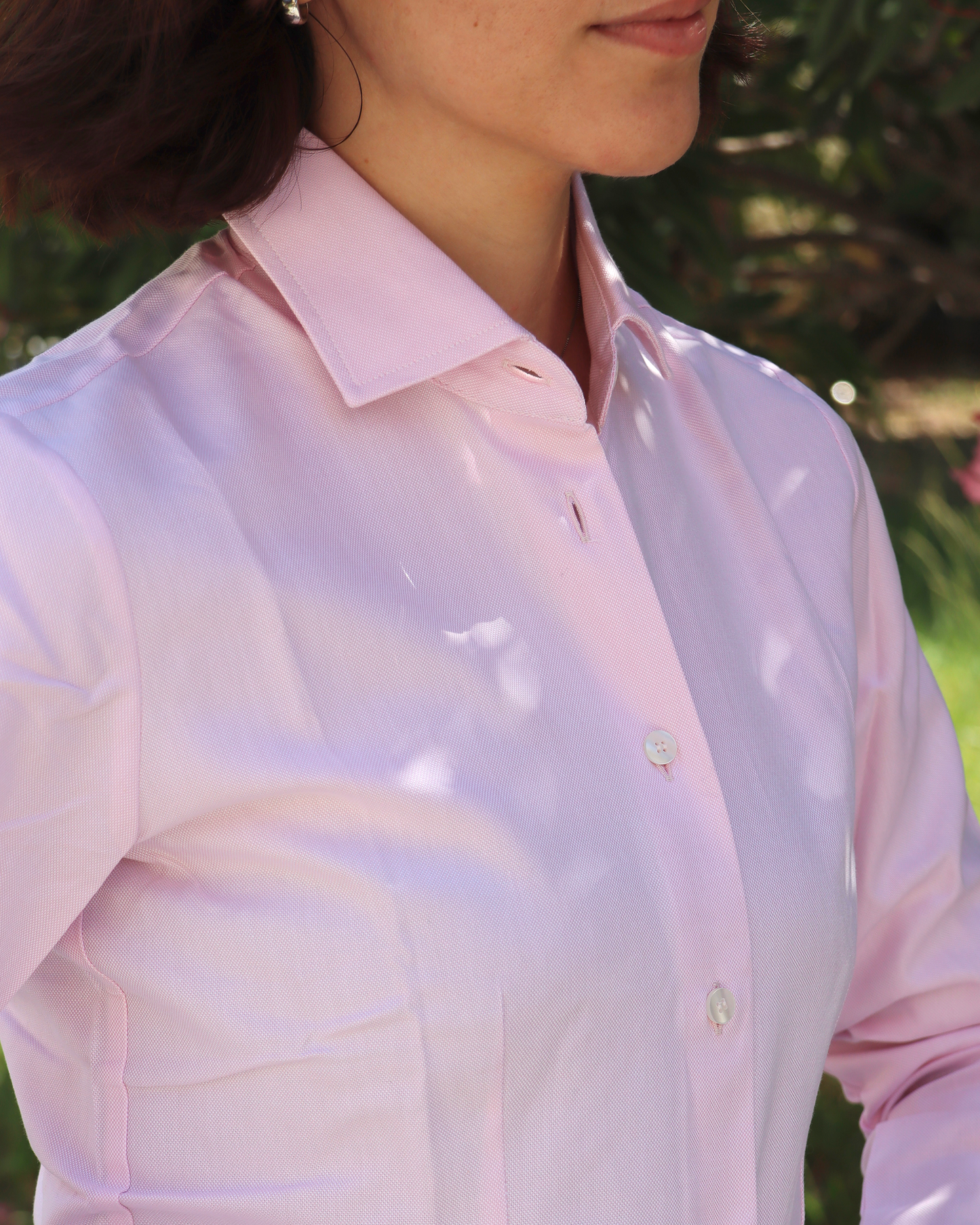 Camicia classica Strike Inside in tessuto Oxford di alta qualità realizzato nella nostra maglieria artigliale a genova, un capo essenziale dal design intramontabile, perfetto per ogni occasione. Offre una vestibilità comoda e un look raffinato, mantenendo una struttura solida e traspirante. Ideale per un look elegante e versatile, è la scelta perfetta per chi cerca comfort e stile senza tempo