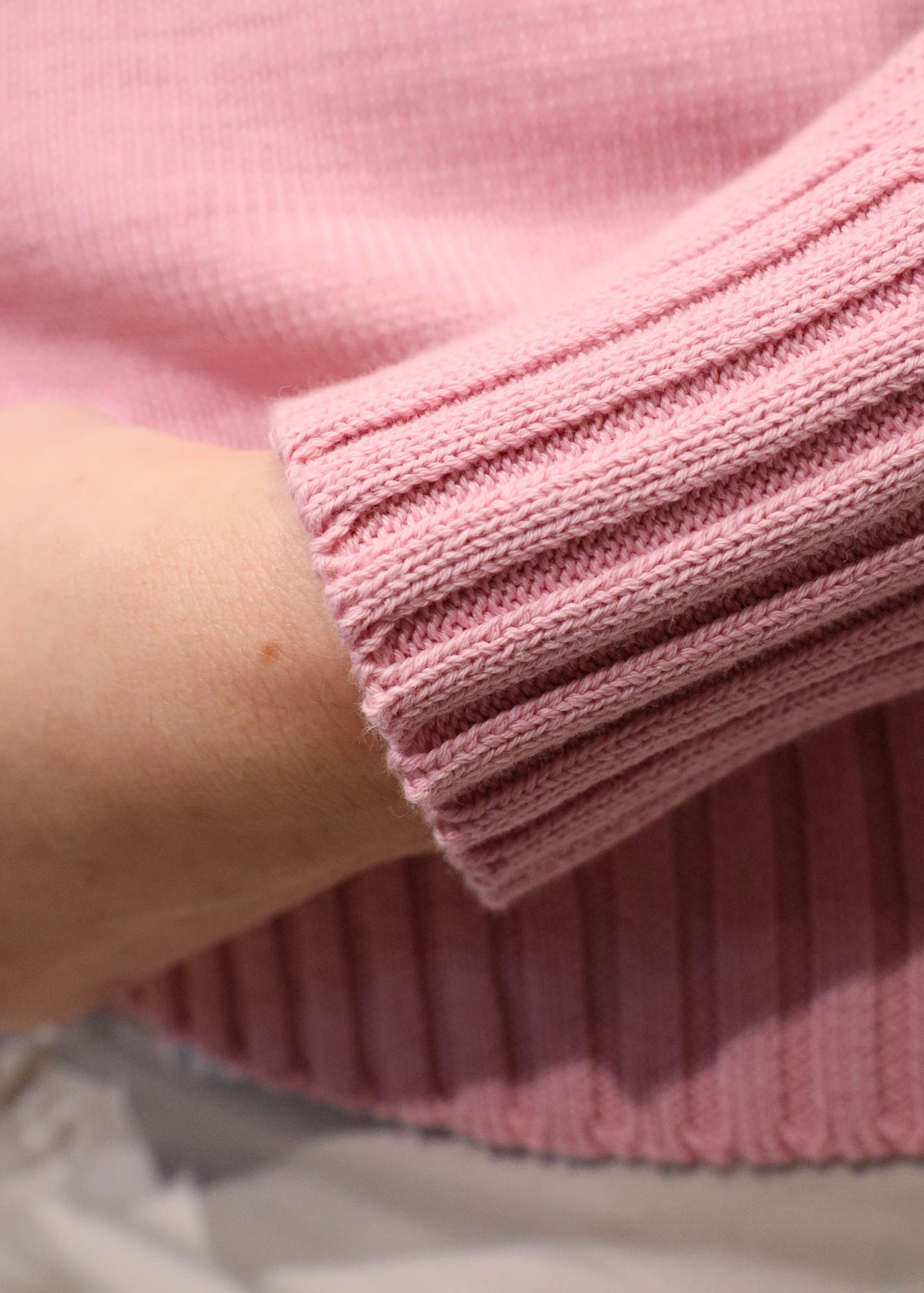 Cardigan donna in 100% lana merino con colletto a bottoni, chiusura frontale e finiture a coste, strike inside genova.