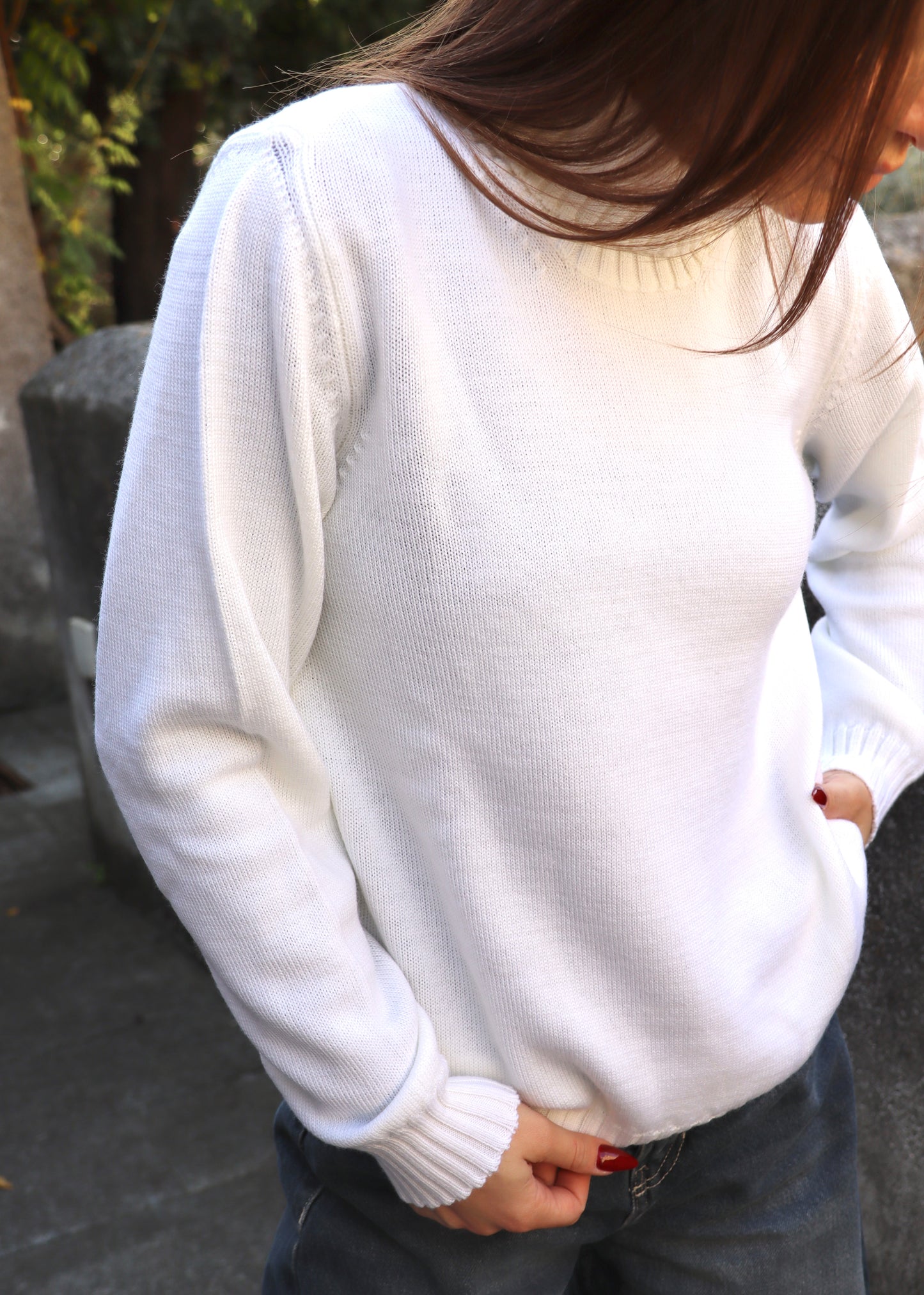 Maglione dolcevita in 100% lana merino del band Strike Inside, realizzato con filati pregiati Made in Italy nella nostra maglieria artigianale a Genova. Disponibile in diverse tonalità, dalle colorazioni neutre a quelle più vivaci, questo maglione con collo alto offre una vestibilità comoda e un tocco di eleganza. Perfetto per creare look sofisticati o casual, è l'ideale per chi cerca qualità, comfort e stile senza tempo