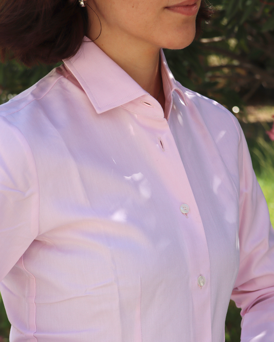 Camicia classica Strike Inside in tessuto Oxford di alta qualità realizzato nella nostra maglieria artigliale a genova, un capo essenziale dal design intramontabile, perfetto per ogni occasione. Offre una vestibilità comoda e un look raffinato, mantenendo una struttura solida e traspirante. Ideale per un look elegante e versatile, è la scelta perfetta per chi cerca comfort e stile senza tempo